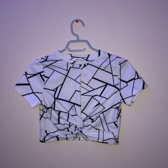 Black & white crop top from shein - Picture 1 of 2